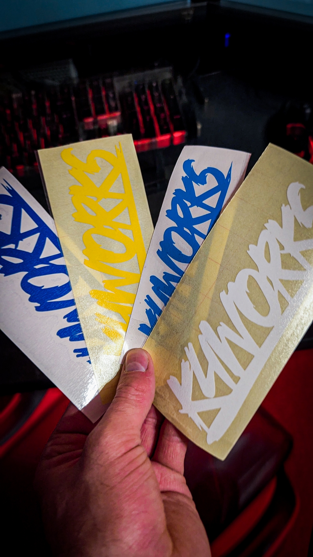 Různo barevné samolepky